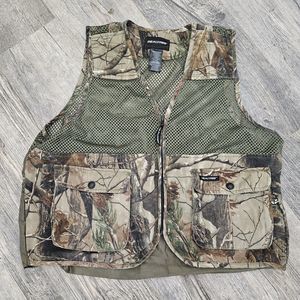 RealTree Camo Breathable Hunting Vest M/L Game Bag In Back #13102AP